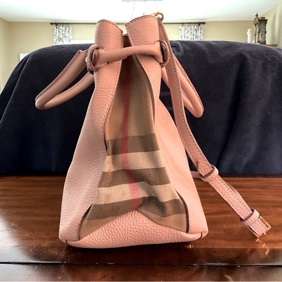 Genuine Burberry Medium Banner Tote - Picture 4 of 9